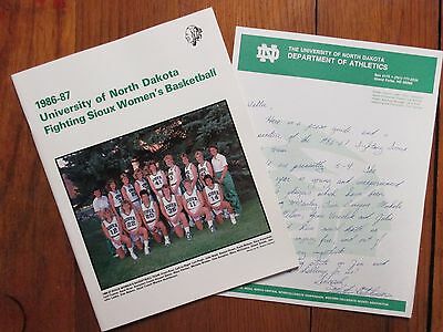 1986  North Dakota Women's Basketball  Guide(w/signed  Martha Hutchinson Letter)